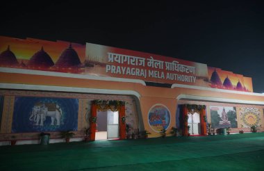 PRAYAGRAJ INDIA 10 Aralık 2024 Prayagraj Mela Pradhikaran kampının resimleri Kumbh Mela sahasında 10 Aralık 2024 'te gerçekleşecek Maha Kumbh festivali öncesinde Deepak Gupta Hindustan Times tarafından hazırlanan Prayagraj Hindistan Fotoğrafı 
