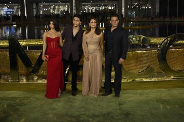 MUMBAI INDIA Yürüyüşü 31 2023 Bollywood oyuncusu Salman Khan ve Shahrukh Khan 'ın eşi Gauri Khan ve çocukları Suhana Khan ile birlikte Bandra Kurla Kompleksi NMACC' deki Nita Mukesh Ambani Kültür Merkezi 'nin açılışında 