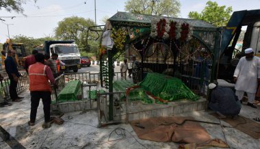 NEW DELHI INDIA APRIL 1 2023 The Encroachment of Mazar shrine is being demolished by PWD as per court orders at Nizamuddin area on April 1 2023 in New Delhi India Photo by Sonu Mehta Hindustan Times clipart