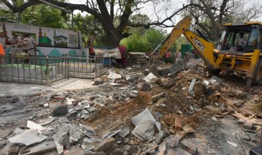 NEW DELHI INDIA APRIL 1 2023 The Encroachment of Mazar shrine is being demolished by PWD as per court orders at Nizamuddin area on April 1 2023 in New Delhi India Photo by Sonu Mehta Hindustan Times clipart