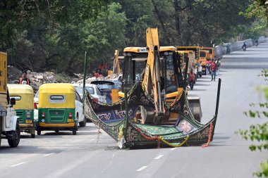 NEW DELHI INDIA APRIL 12023 Mazar türbesine tecavüz, Nizamuddin bölgesinde mahkeme kararıyla 1 Nisan 2023 'te Sanjeev Verma Hindustan Times tarafından yıkıldı.