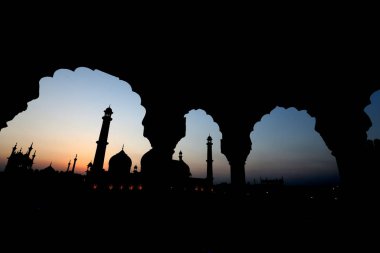 SRINAGAR INDIA Nisan 2 2023 2 Nisan 2023 Srinagar Hindistan Ramazan 'da devam eden kutsal Ramazan ayı boyunca Jama Mescid manzarası İslam takviminin en kutsal ayı ve İslam takviminin dokuzuncu ayıdır.