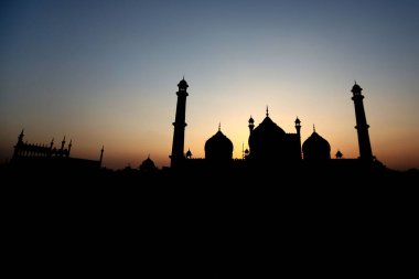 SRINAGAR INDIA Nisan 2 2023 2 Nisan 2023 Srinagar Hindistan Ramazan 'da devam eden kutsal Ramazan ayı boyunca Jama Mescid manzarası İslam takviminin en kutsal ayı ve İslam takviminin dokuzuncu ayıdır.