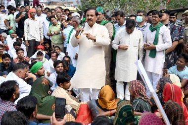 NOIDA INDIA APRIL 2 2023 Gautam Buddh Nagar MP Mahesh Sharma addressing to farmers at the protest site near Harola Village at sector 5 on April 2 2023 in Noida India Photo by Sunil Ghosh Hindustan Times clipart