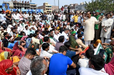 NOIDA INDIA NİSAN 2 Nisan 2023 Gautam Buddh Nagar Milletvekili Mahesh Sharma, 2 Nisan 2023 tarihinde Noida Hindistan 'da 5.
