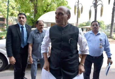 NEW DELHI INDIA APRIL 3 Nisan 2023 Rajnath Singh Hindistan Savunma Bakanı 3 Nisan 2023 tarihinde Bütçe Oturumu sırasında Parlamento Binası 'na geldi.