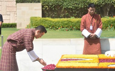 NEW DELHI INDIA APRIL 4 2023 King of Bhutan Jigme Khesar Namgyel Wangchuck pays homage to Mahatma Gandhi at Rajghat on April 4 2023 in New Delhi India Photo by Sonu Mehta Hindustan Times clipart