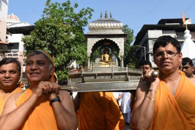 4 Nisan 2023 Noida, Hindistan 'da 4 Nisan 2023 tarihinde Mahavir Jayanti' nin Sektör 27 'deki geçit törenine Noida, Hindistan' da katılmıştır.