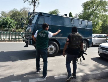 5 Nisan 2023 Delhi Polis özel hücre ekibi Patiala House Court 'ta Gangster Deepak Boxer üreten 5 Nisan 2023' te Yeni Delhi 'de Hindistan Deepak Boxer' da Delhi 'nin en çok aranan gangsterlerinden biri benim tarafımdan şehre getirildi.