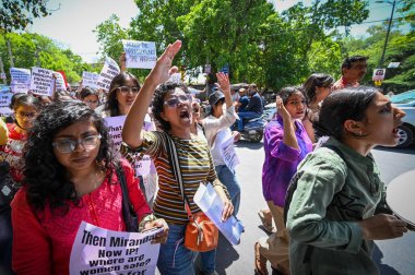 NEW DELHI INDIA 6 Nisan 2023 Çeşitli organizasyonlardan öğrenciler, 6 Nisan 2023 tarihinde San Delhi 'deki Yeni Hindistan Fotoğrafları' nda, sanat fakültesi kuzey kampüsündeki kadınlara yönelik IP Üniversitesi 'nde düzenlenen İzinsiz giriş konusunda yönetime karşı protesto düzenlediler.