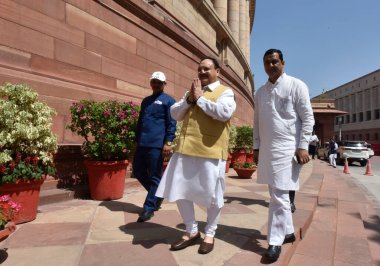 NEW DELHI INDIA 6 Nisan 2023 Bharatiya Janata Partisi Başkanı JP Nadda ve BJP Rajya Sabha Milletvekili Anil Baluni, 6 Nisan 2023 tarihinde Yeni Delhi Hindistan 'da parlamento bütçe toplantısına katıldığı için Meclis Binası kompleksine geldi. 