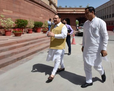 NEW DELHI INDIA 6 Nisan 2023 Bharatiya Janata Partisi Başkanı JP Nadda ve BJP Rajya Sabha Milletvekili Anil Baluni, 6 Nisan 2023 tarihinde Yeni Delhi Hindistan 'da parlamento bütçe toplantısına katıldığı için Meclis Binası kompleksine geldi. 