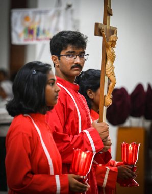 NEW DELHI INDIA 7 Nisan 2023 Hristiyanlar Kutsal Katedral Kilisesi 'nde 7 Nisan 2023' te Yeni Delhi 'de Kutsal Cuma vesilesiyle dua ettiler. 