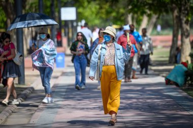 NEW DELHI INDIA APRIL 7 Nisan 2023 sıcak bir günde Hindistan Kapısı 'nda görüldü. 7 Nisan 2023' te Yeni Delhi Hindistan Fotoğrafı: Sanchit Khanna Hindustan Times