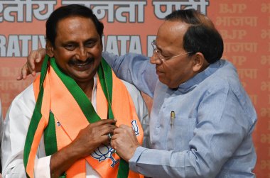 NEW DELHI INDIA 7 Nisan 2023 Eski Andhra Bakanı Kiran Kumar Reddy, DDU Marg 'daki BJP karargahında 7 Nisan 2023 tarihinde BJP' ye katıldı. Reddy, 2014 'teki bölünmeden önce Andhra Pradesh' in son başbakanıydı.