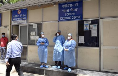 NEW DELHI INDIA 10 Nisan 2023 Sahte bir tatbikat sırasında COVID 19 hazırlık RML Hastanesi 'nde artan Coronavirüs vakaları arasında 10 Nisan 2023 tarihinde Yeni Delhi Hindistan' da iki günlük bir tatbikat başlattı.