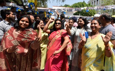 NEW DELHI INDIA APRIL 11 Nisan 2023 Aam Aadmi Parti İşçisi Ulusal Parti statüsünü AAP Genel Merkezi Rouse Bulvarı DDU Marg 'da 11 Nisan 2023 tarihinde Yeni Delhi Hindistan' da Sonu Mehta Hindustan Times