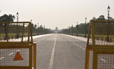 NEW DELHI INDIA 13 Nisan 2023 Sıcak bir yaz günü Yeni Delhi Hindistan 'da görüldü. Fotoğraf: Sonu Mehta Hindistan Times
