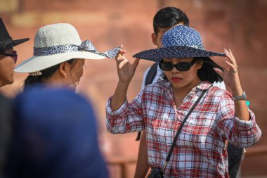 NEW DELHI INDIA APRIL 14 Nisan 2023 Kızıl Kale 'de 14 Nisan 2023 tarihinde Sanchit Khanna Hindustan Times tarafından Yeni Delhi' de sıcak bir günde görüldü.