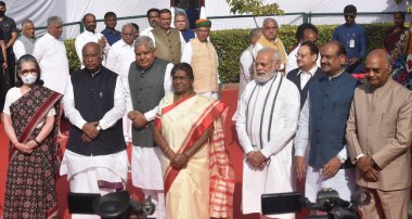NEW DELHI INDIA 14 Nisan 2023 Kongre Başkanı Sonia Gandhi Kongre Partisi Başkanı ve Rajya Sabha Mallikarjun Kharge Muhalefet lideri Jagdish Dhankhar Hindistan Başkan Yardımcısı Droupati Murmu Başbakan Narendra Modi 