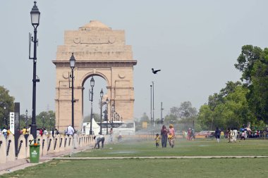 14 Nisan 2023 'te Delhi NCR' de sıcaklık artarken Kartavya Yolu 'nda sıcak bir öğleden sonra Sanjeev Verma Hindustan Times' ın Yeni Delhi 'de çektiği fotoğraf: