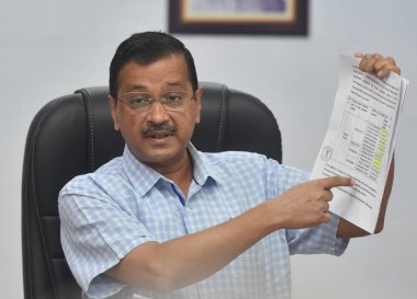 NEW DELHI INDIA APRIL 14 Nisan 2023 Arvind Kejriwal Delhi başbakanı 14 Nisan 2023 tarihinde Yeni Delhi 'de CBI' dan Sivil Hatlar 'da bir çağrı gelmeden önce bir basın toplantısı düzenledi. 