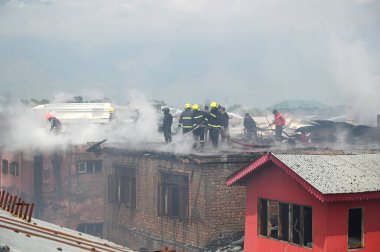 17 Nisan 2023 'te Hazretbal' daki alışveriş merkezinde Waseem Andrabi Hindistan Fotoğrafı: Waseem Andrabi Hindustan Times