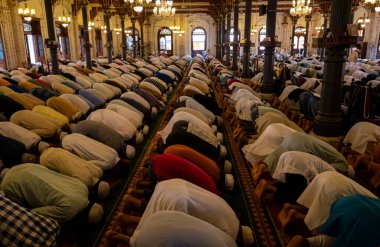 Mumbai India April 21 2023 Muslim devotees offer Alvida namaz on the last Friday in the holy month of Ramadan at Juma Masjid in Mumbai India on Friday April 21 2023 Photo by Anshuman Poyrekar Hindustan Times clipart