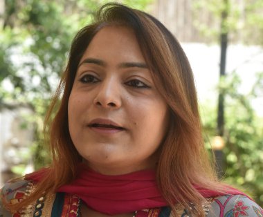 NEW DELHI, INDIA: 22 Nisan 2023 - MCD Belediye Başkanı Dr. Shelly Oberoi, 22 Nisan 2023 tarihinde Yeni Delhi 'de AAP Rouse Avenue' da düzenlediği basın toplantısında, Shelly Oberoi, çeşitli kategoriler için çarpıcı faktörlerin azaltıldığını söyledi..