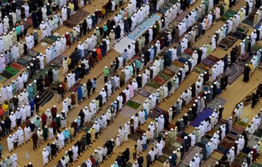 22 Nisan 2023 'te MUMBAI INDIA Müslüman cemaati, 22 Nisan 2023' te YMCA 'da Namaz' ı YMCA topraklarına sundu. Hindistan 'daki Müslümanlar bayram ruhuna bürünüyorlar. Kutsal Ramazan ayı sona eriyor. 