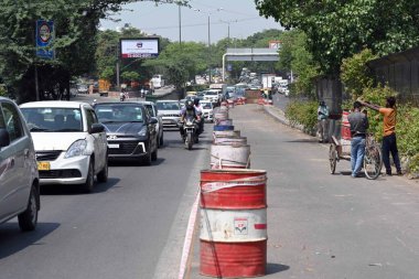 YENİ DELHI INDIA 25 NİSAN 2023 Chirag Delhi üstgeçidinde 25 Nisan 2023 tarihinde Sanjeev Verma Hindustan Times tarafından çekilmiştir.