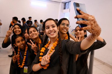 LUCKnow INDIA 25 Nisan 2023 10 ve 12. sınıf öğrencileri UP yönetim kurulundaki başarılarını 25 Nisan 2023 'te Lucknow Hindistan Fotoğrafı: Deepak Gupta Hindustan Times