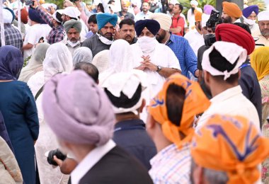 CHANDIGARH INDIA APRIL 26 Nisan 2023 Shiromani Akali Dal Başkanı Sukhbir Singh Badal Akali Dal 'ın eski başbakanın arkadaşının ve destekçilerinin 26 Nisan 2023 tarihinde Chandigarh Hindistan' da Ravi Kumar Hindustan Times