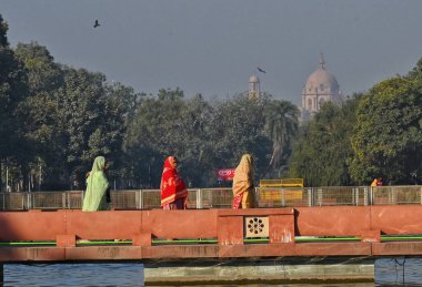 NEW DELHI, INDIA - DECEMBER 14, 2024: Visitors enjoy morning sunshine chill of Winter at Kartavya Path Lawns , on December 14, 2024 in New Delhi, India. clipart