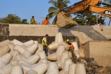 MUMBAI INDIA DECEMBER 17 2024 Workers install new tetrapods near the Coastal Road project at Marine Drive on December 17 2024 in Mumbai India 13 000 New Tetrapods Installed on Marine Drive as Part of Coastal Road Project Tetrapods were removed from t clipart