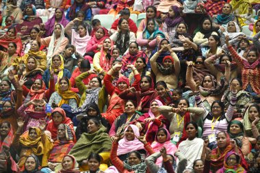 NEW DELHI INDIA 16 Aralık 2024 Mahila Adalat Kadın Mahkemesi sırasında Thyagraj Stadyumu 'nda 16 Aralık 2024 tarihinde AAP tarafından düzenlenen kadın güvenliği konulu Mahila Adalat Kadın Mahkemesi' nde 