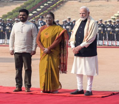 NEW DELHI, INDIA: 16 Aralık 2024 - Anura Kumara Dissanayake Sri Lanka başkanı Droupadi Murmu ve Başbakan Narendra Modi, Rashtrapati Bhavan 'daki cumhurbaşkanlığı sarayında düzenlenen törende. 