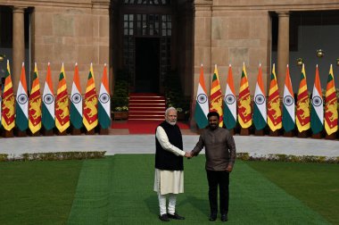 NEW DELHI INDIA 16 ARALIK 2024 Başbakan Narendra Modi ve Sri Lanka Başkanı Anura Kumara Dissanayake 16 Aralık 2024 tarihinde Yeni Delhi Hindistan 'da gerçekleşen görüşme öncesinde Başbakan Narendra Modi ortak bir basın açıklaması yayınladı
