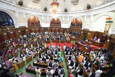 LUCKnow INDIA 16 ARALIK 2024 Uttar Pradesh Meclisi 'nin kış ayının ilk gününün havadan görüntüsü 16 Aralık 2024 tarihinde Lucknow Hindistan' da toplandı.