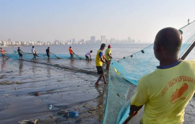 MUMBAI INDIA DECEMBER 16 2024 Fisheries Department Mangrove Foundation and local fisherman during the Ocean Plastic Clean up Campaign involved in collecting garbage plastic floating in the sea near Girgaon Chowpatty on December 16 2024 in Mumbai Indi clipart