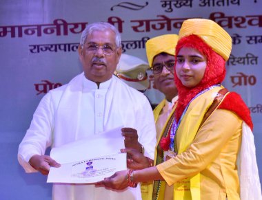 PATNA INDIA 16 ARALIK 2024 Bihar Valisi Rajendra Vishwanath Arlekar, Patliputra Üniversitesi 'nin 16 Aralık 2024 tarihinde Patna Hindistan' da düzenlenen 4. 