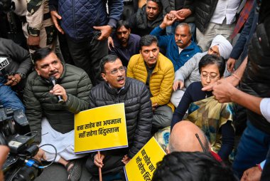 NEW DELHI INDIA DECEMBER 18 2024 Aam Aadmi Party National Convenor Arvind Kejriwal Delhi CM Atishi with AAP party leader Manish Sisodia Sanjay Singh Saurabh Bhardwaj during the protest against Home Minister Amit Shah over his statement concerning Bab clipart