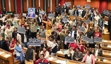 NEW DELHI INDIA DECEMBER 19 2024 BJP councilors protesting against AAP MCD Mayor Mahesh Kumar Khinchi during the House meeting of Municipal Corporation of Delhi at Civic Centre Jawahar Lal Nehru Marg on December 19 2024 in New Delhi India Photo by So clipart