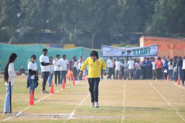 21 Aralık 2024 'te Sarvottam Uluslararası Okulu' nda Sunil Gho 'nun 21 Aralık 2024' te düzenlediği Sunrise Learning Foundation tarafından düzenlenen 10. Yıllık Özel Spor Buluşması 'na katılan GREATER NOIDA INDIA HAZANESİ