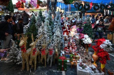 NEW DELHI INDIA DECEMBER 22 2024 People at INA market for Christmas Festival shopping on December 22 2024 in New Delhi India Photo by Salman Ali Hindustan Times  clipart