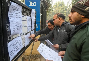 NOIDA INDIA 22 ARALIK 2024 Adaylar UPPSC PCS ön sınavına katılmak üzere 22 Aralık 2024 tarihinde Noida Hindistan 'da Sunil Ghosh Hindustan Times' ın hazırladığı 