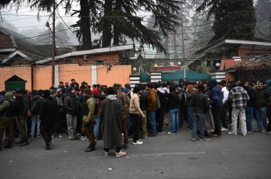 SRINAGAR INDIA 23 Aralık 2024 Öğrenciler, 23 Aralık 2024 tarihinde Srinagar Hindistan 'da düzenlenen iktidardaki Ulusal Konferans M