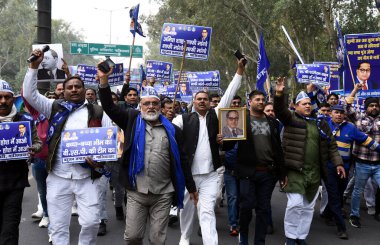 GHAZIABAD INDIA 24 Aralık 2024 Ghaziabad BSP çalışanları, 24 Aralık 2024 'te Gaziabad Hindistan' da Gaziabad 'daki Gaziabad Koleksiyon ofisinde Babasaheb Ambedkar' a yönelik açıklamaları protesto eden İçişleri Bakanı Amit Şah 'ı protesto etti. Fotoğraf: Sakib Ali Hindustan Times