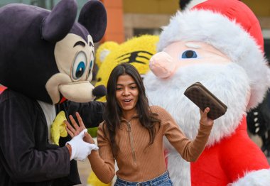 NOIDA INDIA DECEMBER 24 2024 Actors dressed as Santa Claus Santa girls and cartoon character enjoy festivities on the eve of Christmas at the GIP Mall of Noida Sector 38 on December 24 2024 in Noida India Photo by Sunil Ghosh Hindustan Times clipart