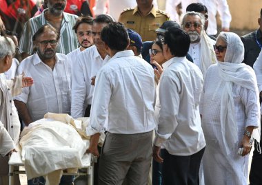 MUMBAI INDIA DECEMBER 24 2024 Indian film personalities gathered to pay their last respects to veteran filmmaker Shyam Benegal at the Shivaji Park Crematorium Dadar on December 24 2024 in Mumbai India Shyam Benegal who was 90 years old passed away on clipart